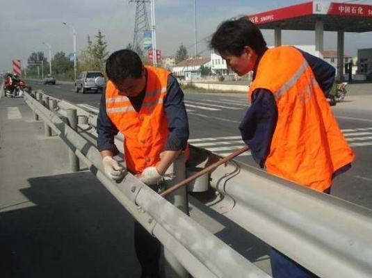 高速公路护栏安装流程详解（从选材到施工全程介绍）